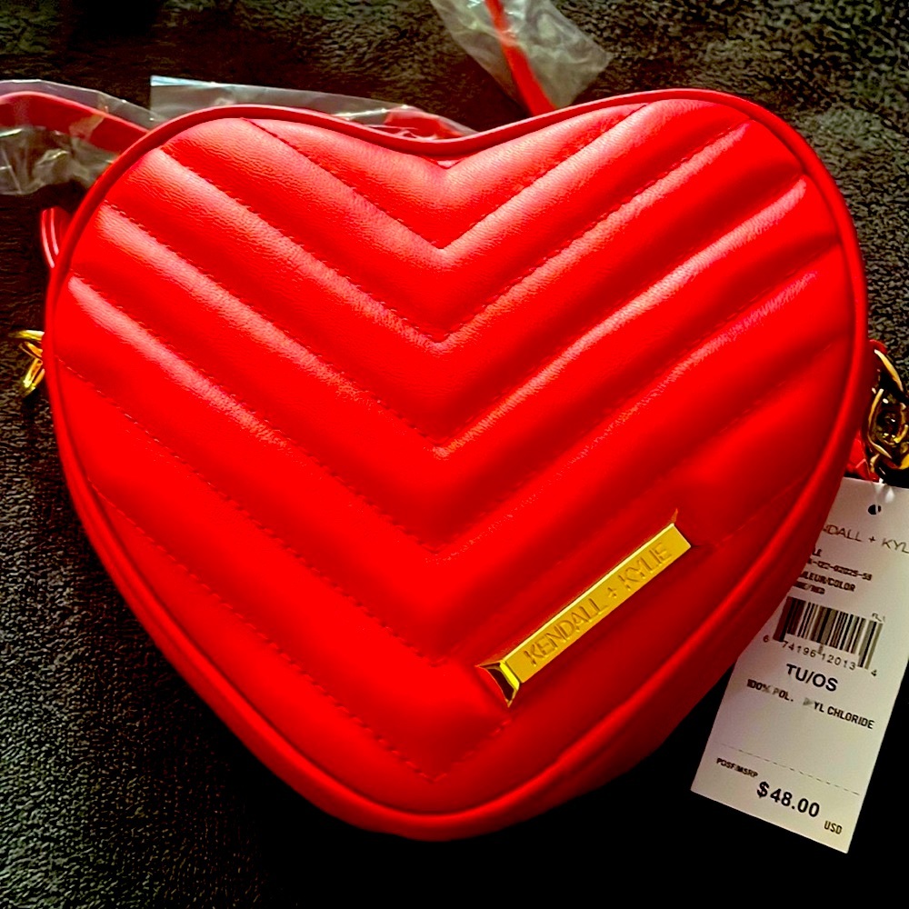 “Kendall & Kylie” Beautiful Red Heart Purse. Brand New with Tags. Cute bag! ♥️